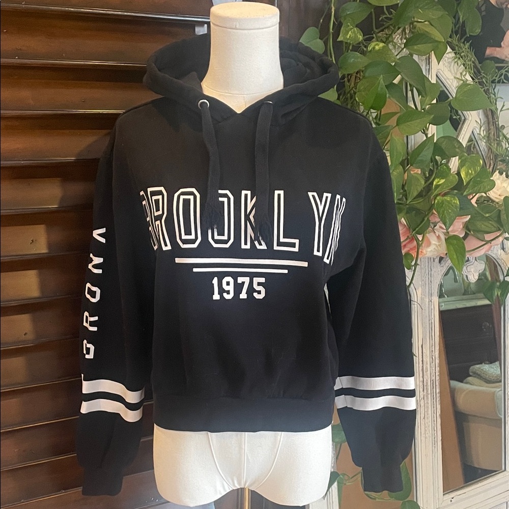 Black Brooklyn Bronx 1975 Hoodie H&M Small cropped